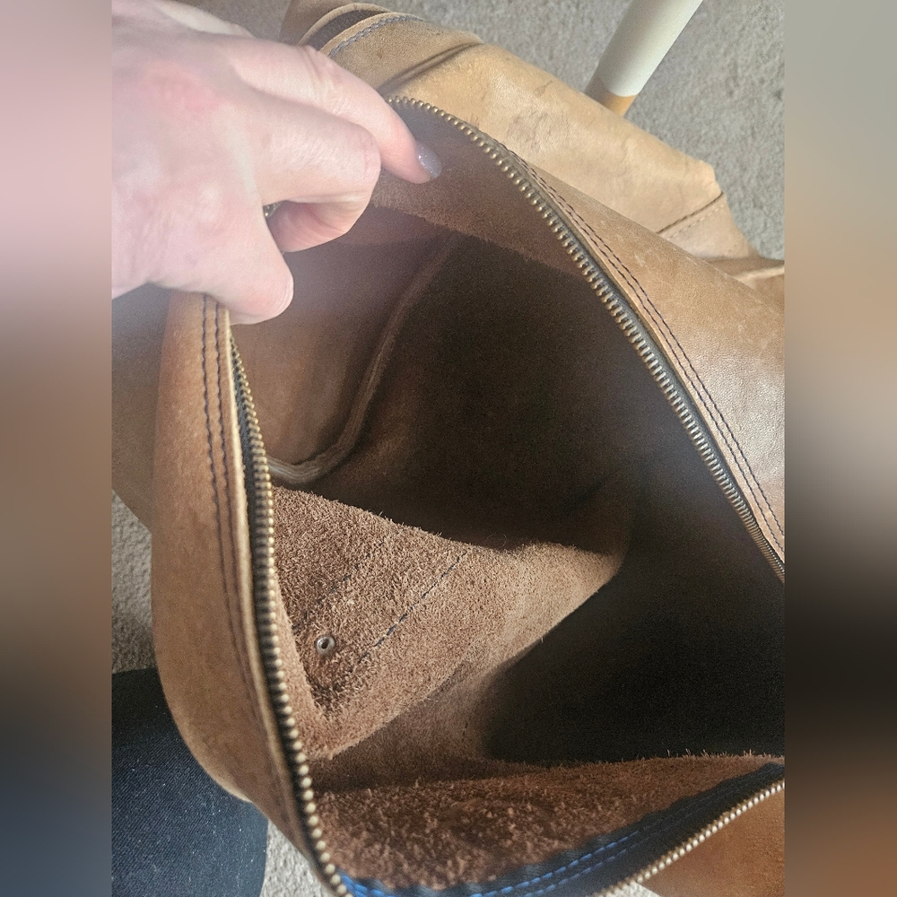 Vintage Light Tan Full Grain Leather Duffle Travel Bag. Unisex. - Picture 13 of 16